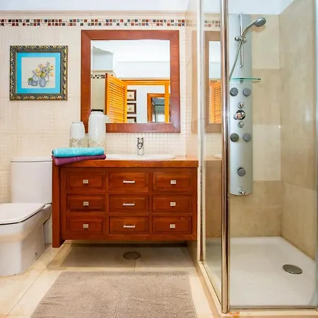 Casa Seara Piscina, Wifi Y 400 Metro De La Playa, Villa Arrecife (Lanzarote)