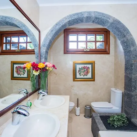 Villa Casa Seara Piscina, Wifi Y 400 Metro De La Playa, Arrecife (Lanzarote)
